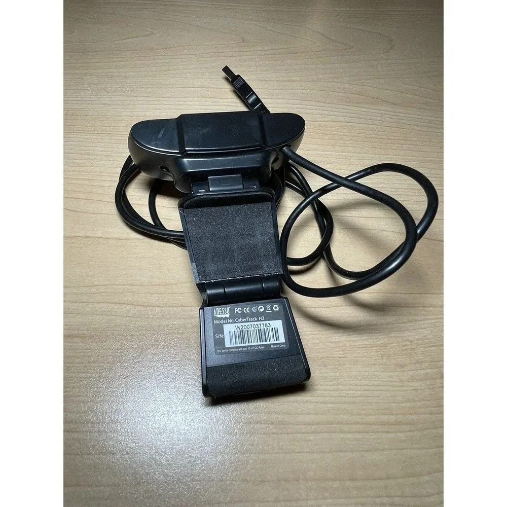 Adesso CYBERTRACK H2 480P USB Webcam with Built-in Microphone